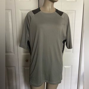 REEBOK Mens size M Short Sleeve Athletic shirt